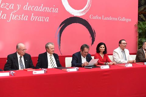 En la presentación, con el doctor Alfonso Pérez Romo, Carlos Landeros, Blanca Rivera Río de Lozano y el rector Andrade
