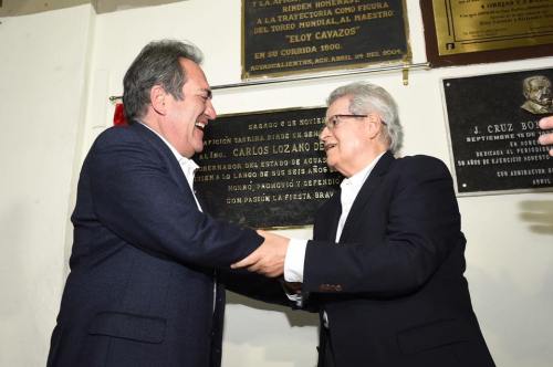 Con don Agustín Morales Padilla, director de EL HIDROCÁLIDO, en la develación de la placa